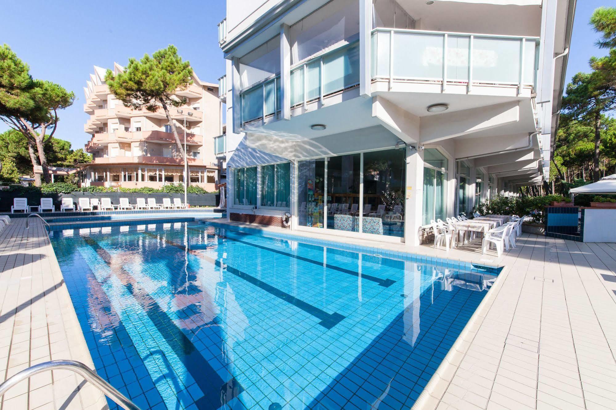Hotel Sahara Milano Marittima Exterior photo